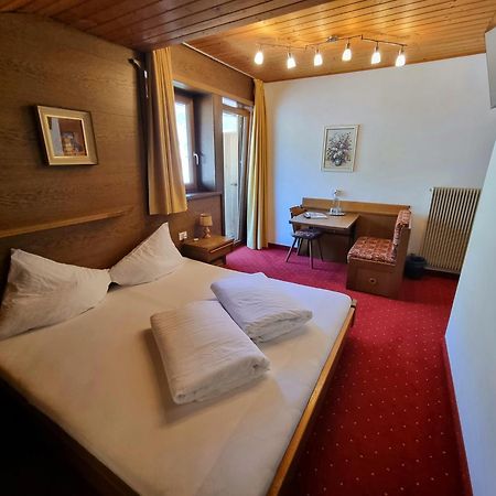 Pension Sattlerenglhof Latsch Buitenkant foto