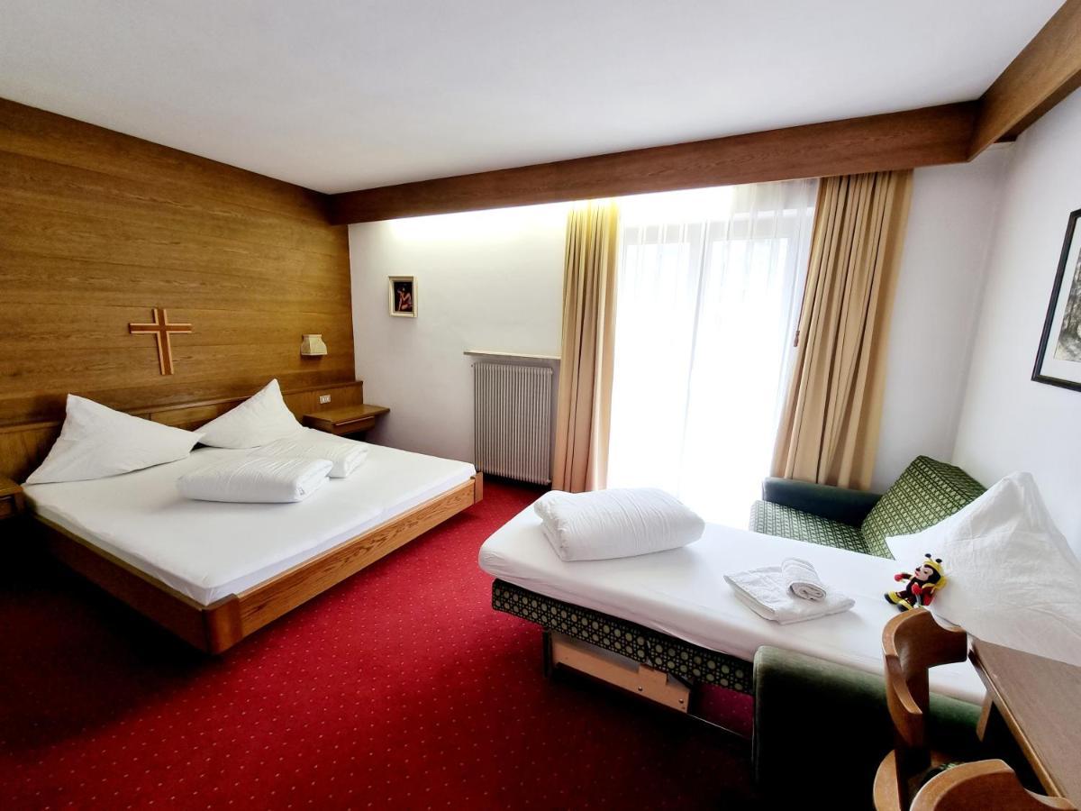 Pension Sattlerenglhof Latsch Buitenkant foto