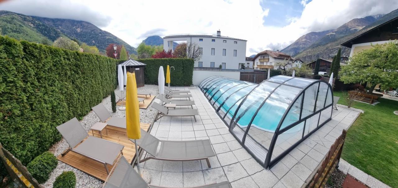 Pension Sattlerenglhof Latsch Buitenkant foto