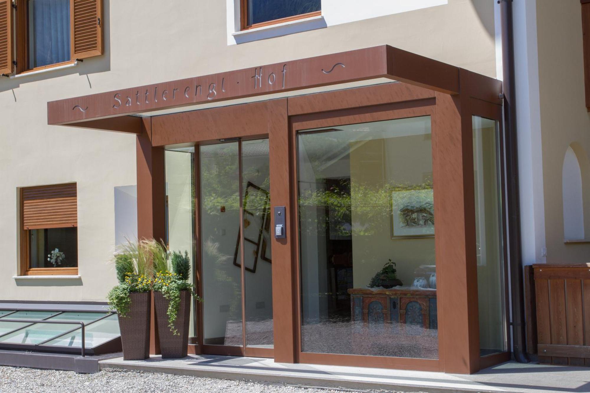 Pension Sattlerenglhof Latsch Buitenkant foto