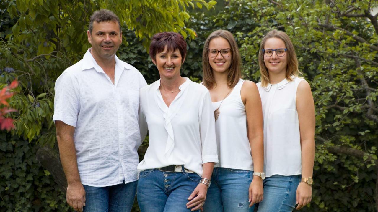 Pension Sattlerenglhof Latsch Buitenkant foto